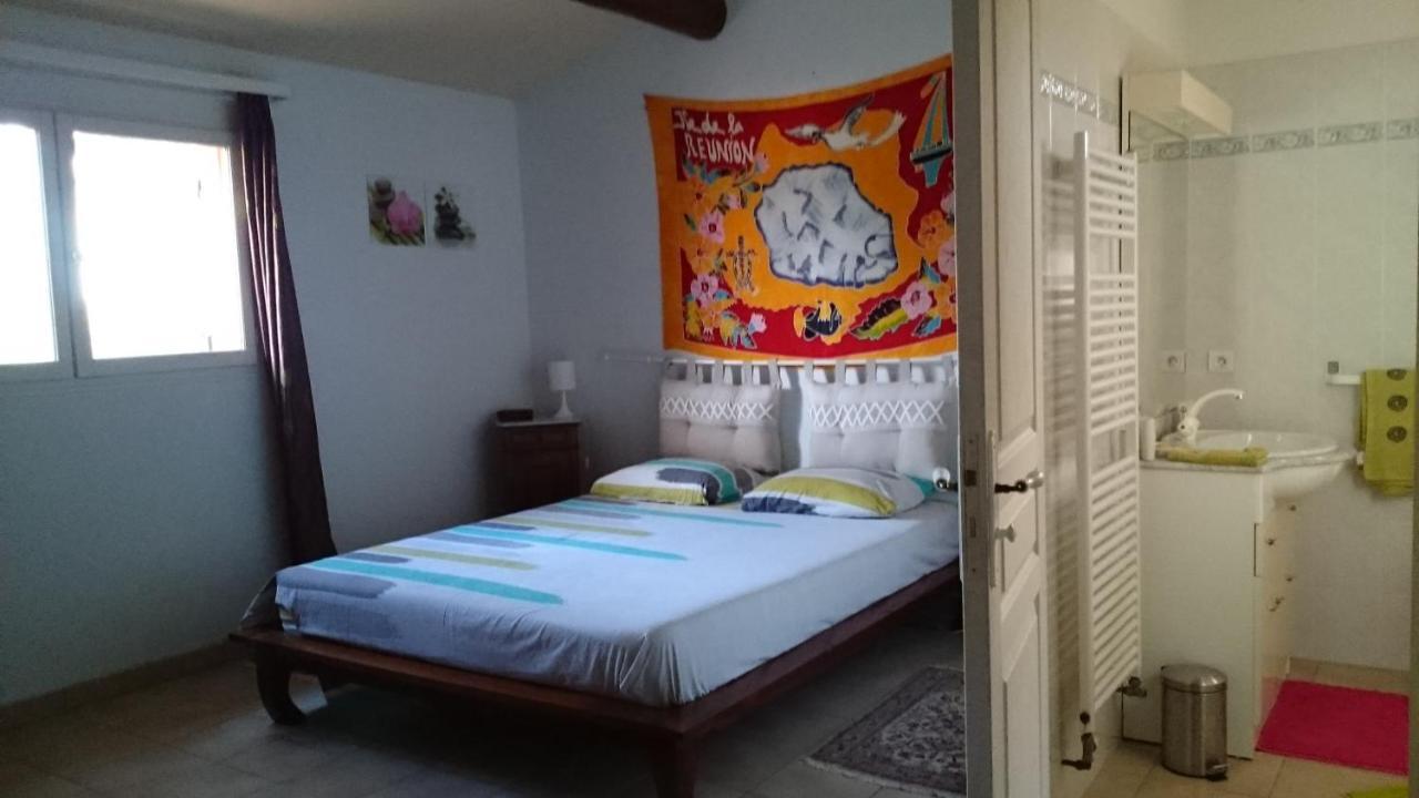 Bed and Breakfast Mas Les Cigales Roaix Exterior foto
