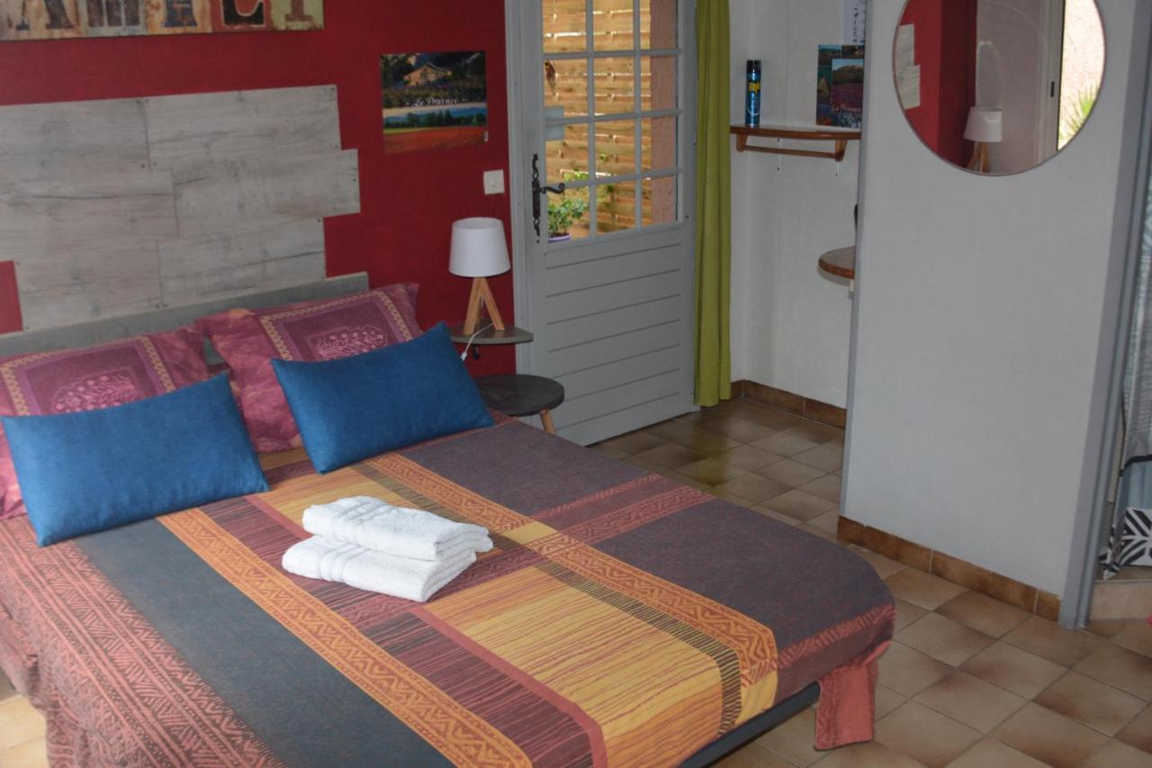 Bed and Breakfast Mas Les Cigales Roaix Exterior foto